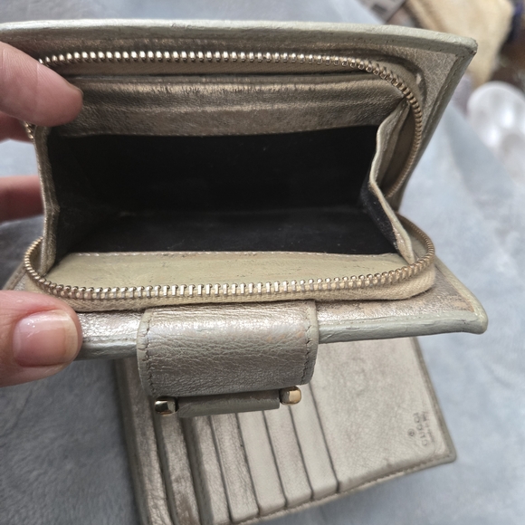 Abbey Gucci Compact Wallet - Picture 5 of 17